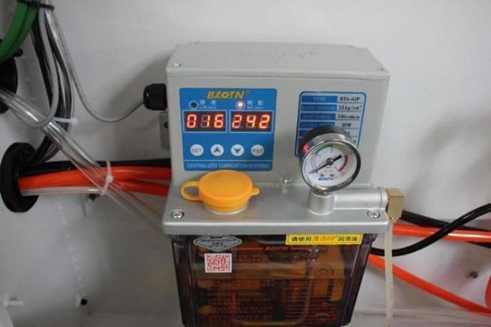 Автоматический сверлильно-присадочный станок с ЧПУ WoodTec HBM 611L