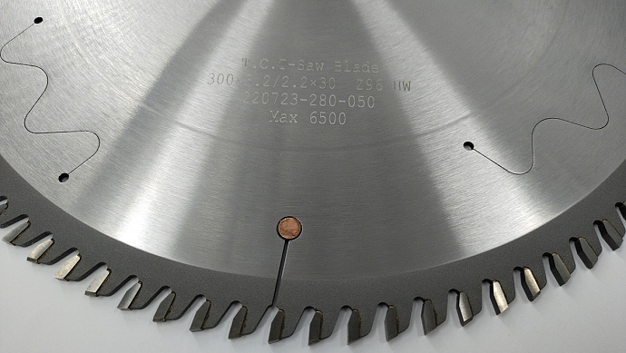 Основная пила WoodTec для форматно-раскроечных станков Ø300 х 30 х 3,2 / 2,2 Z = 96 FZ/TR