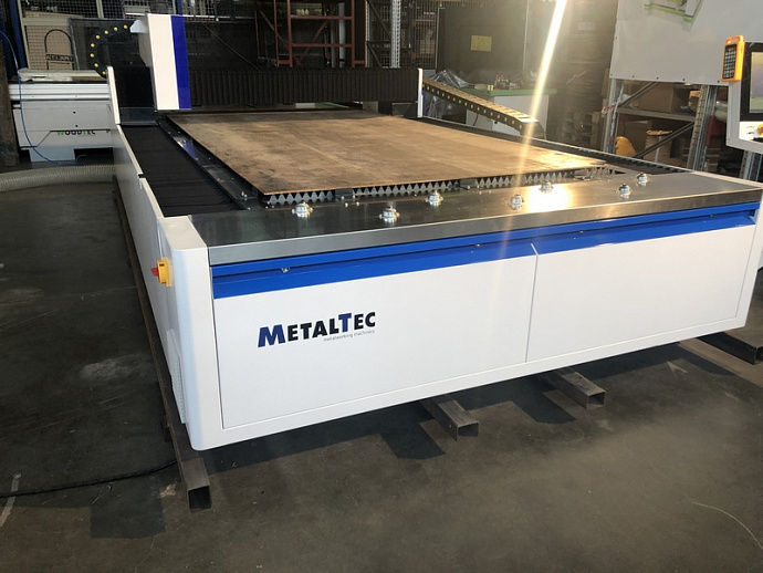Оптоволоконный лазерный станок для резки металла MetalTec 1530 (1000W)
